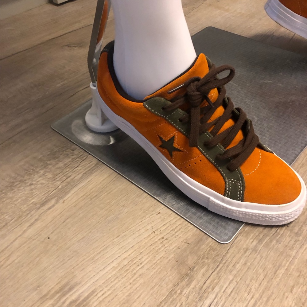 Converse size 8 worn once